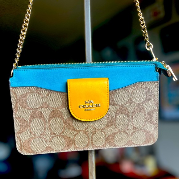 Coach chain clutch - Picture 1 of 4